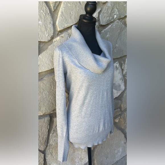 White House Black Market Cowl Neck Sweater Medium Gray Button Accents Excellent - Picture 5 of 7